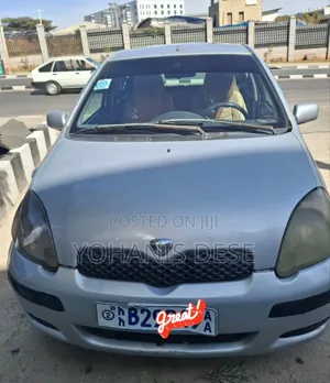 Toyota Vitz 2002 Silver