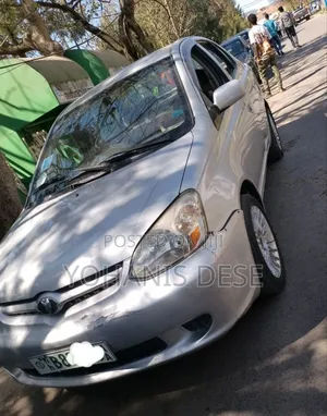 Toyota Platz 2004 Silver