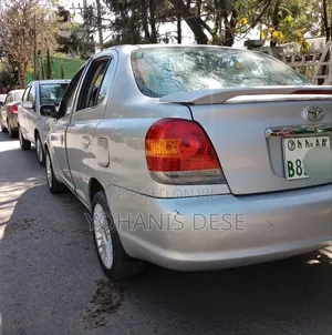 Toyota Platz 2004 Silver