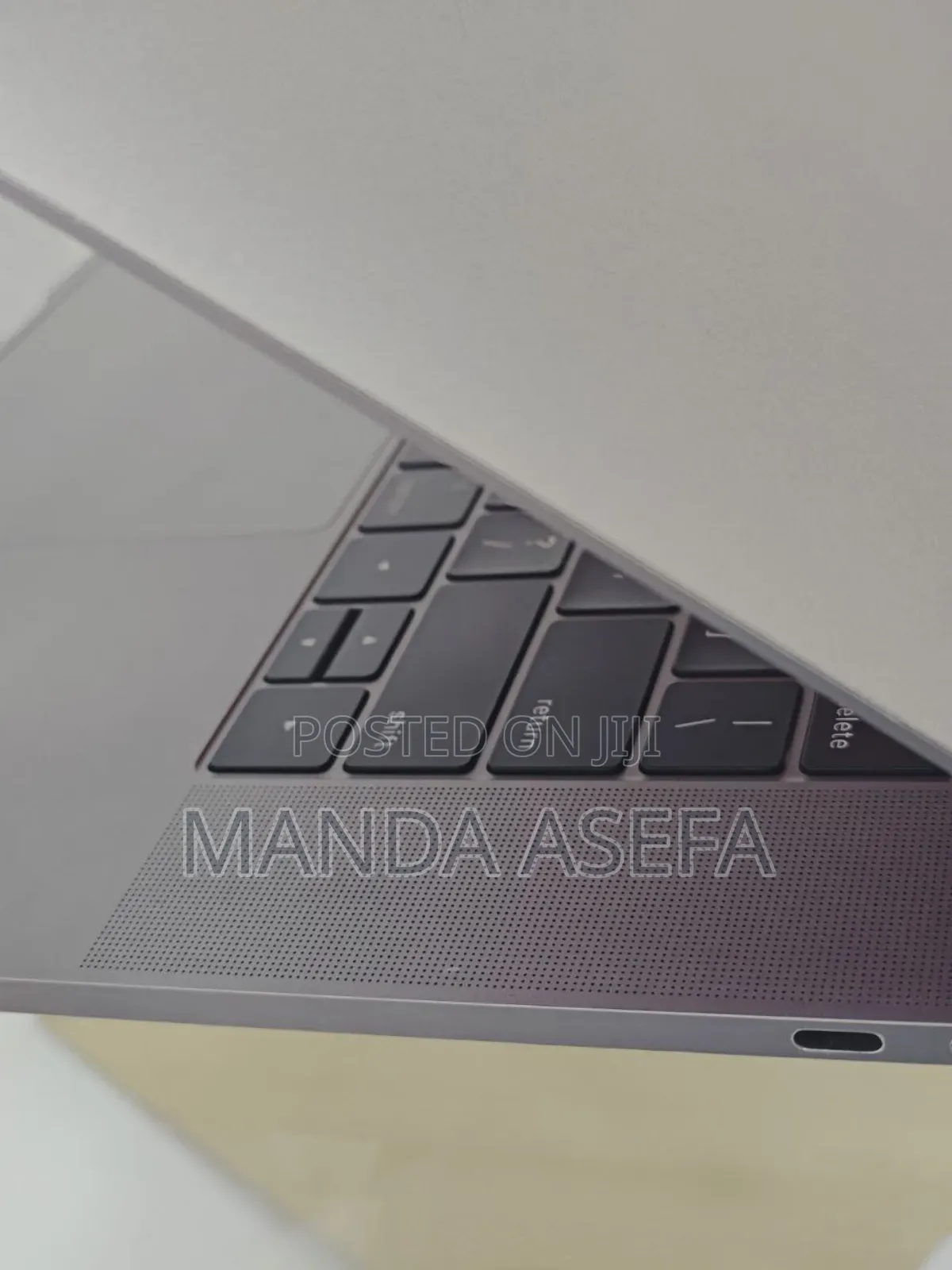 New Laptop Apple MacBook Pro 2019 16GB Intel Core I7 SSD 512GB