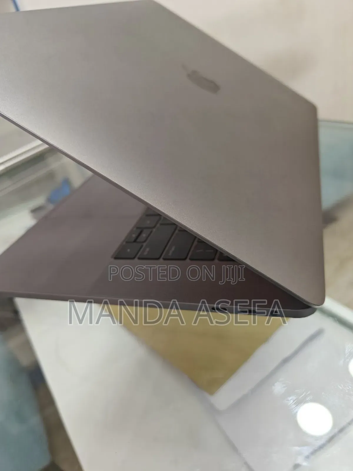 New Laptop Apple MacBook Pro 2019 16GB Intel Core I7 SSD 512GB