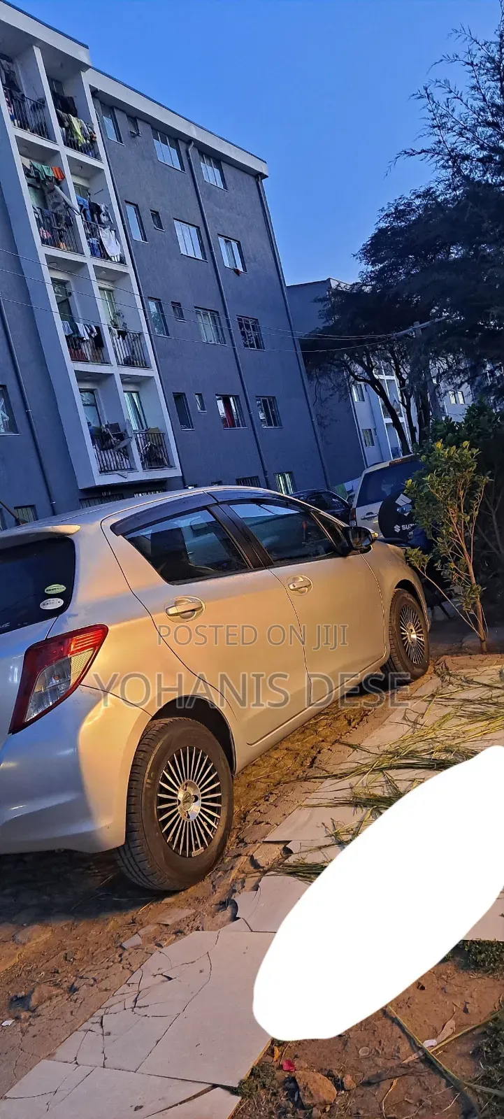 Toyota Yaris 2012 Silver