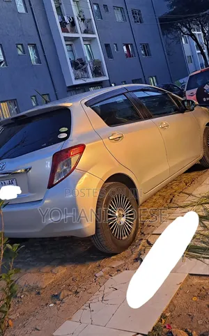 Toyota Yaris 2012 Silver