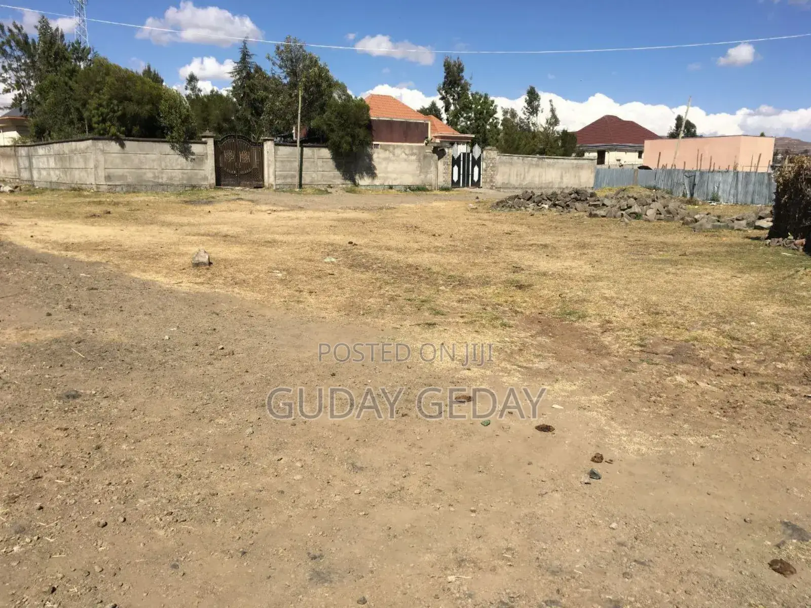 500 ና 160 ካሬ ባዶ ቦታ ሰንደፋ የሚገኝ