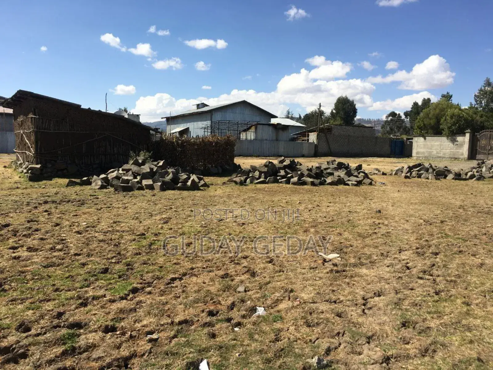 500 ና 160 ካሬ ባዶ ቦታ ሰንደፋ የሚገኝ