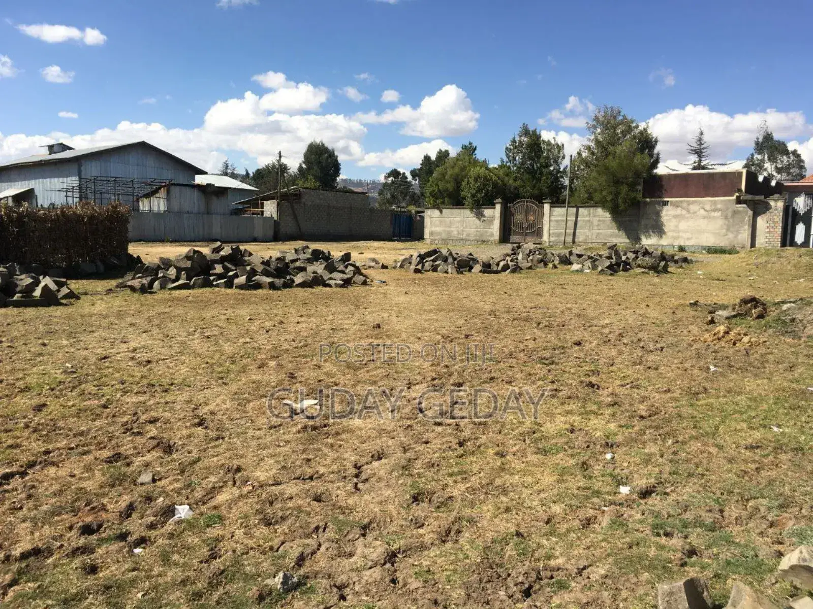 500 ና 160 ካሬ ባዶ ቦታ ሰንደፋ የሚገኝ