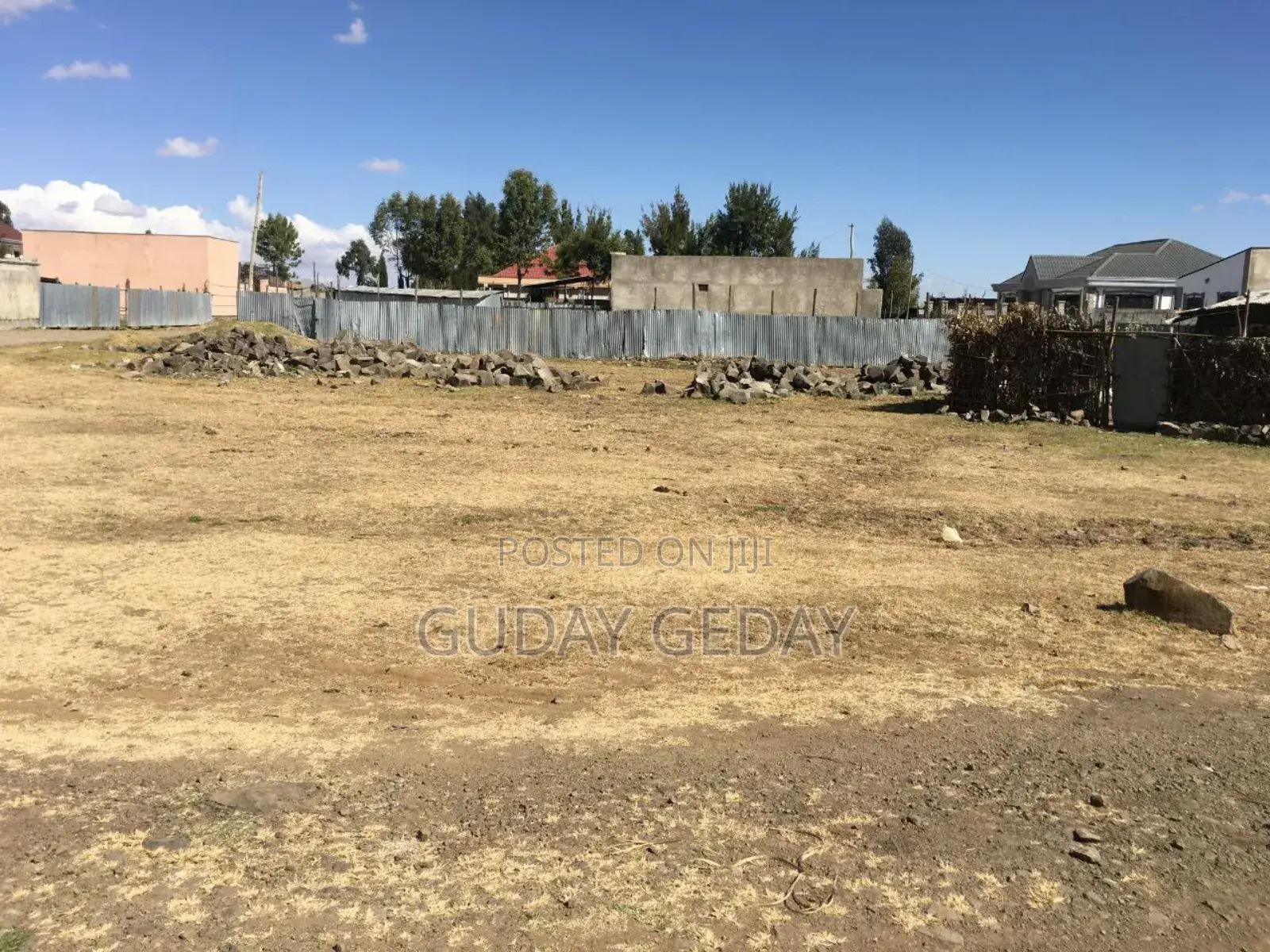 500 ና 160 ካሬ ባዶ ቦታ ሰንደፋ የሚገኝ