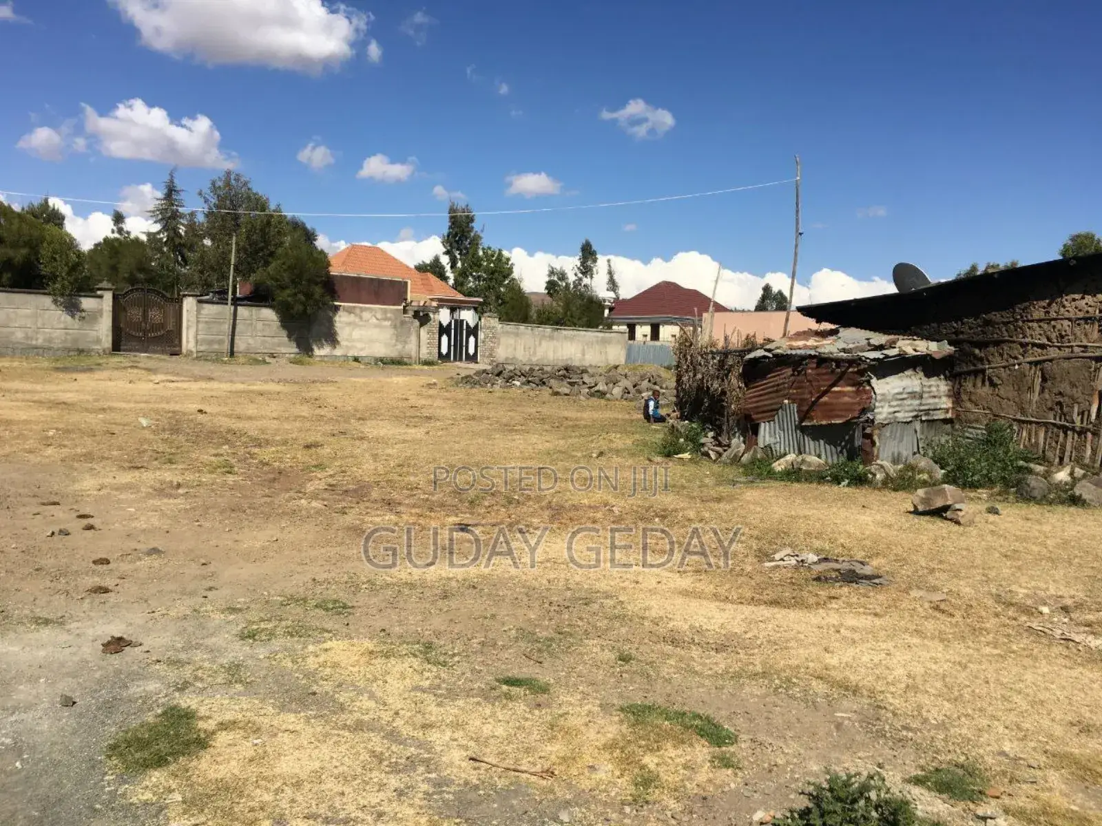 500 ና 160 ካሬ ባዶ ቦታ ሰንደፋ የሚገኝ