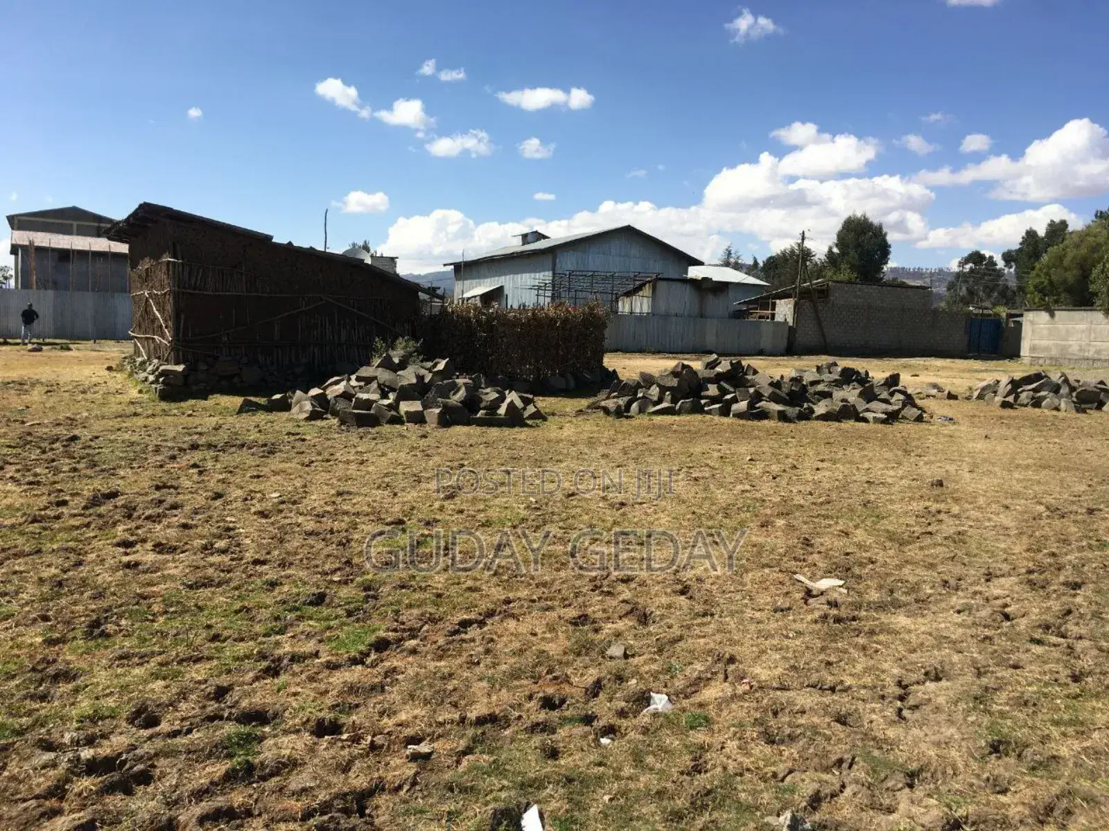 500 ና 160 ካሬ ባዶ ቦታ ሰንደፋ የሚገኝ