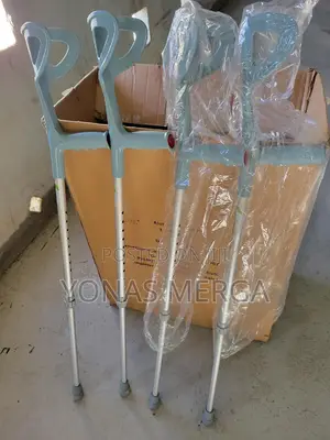 Photo - Forearm or Elbow Crutches With a Cuff Around the Forearmክራንች