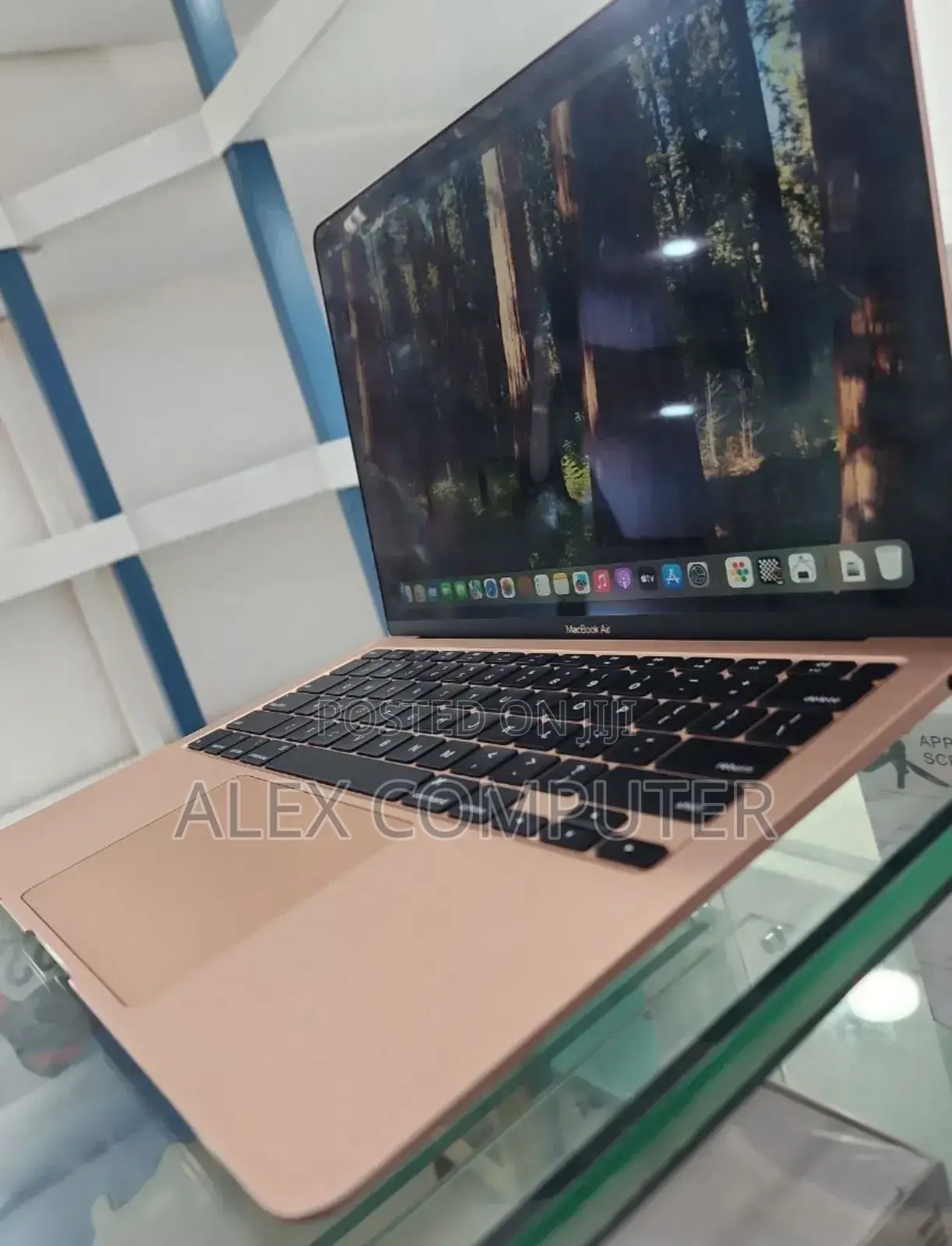 New Laptop Apple MacBook Air 2020 M1 8GB Intel Core I3 SSD 256GB