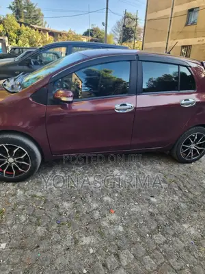 Photo - Toyota Yaris 2010 Red