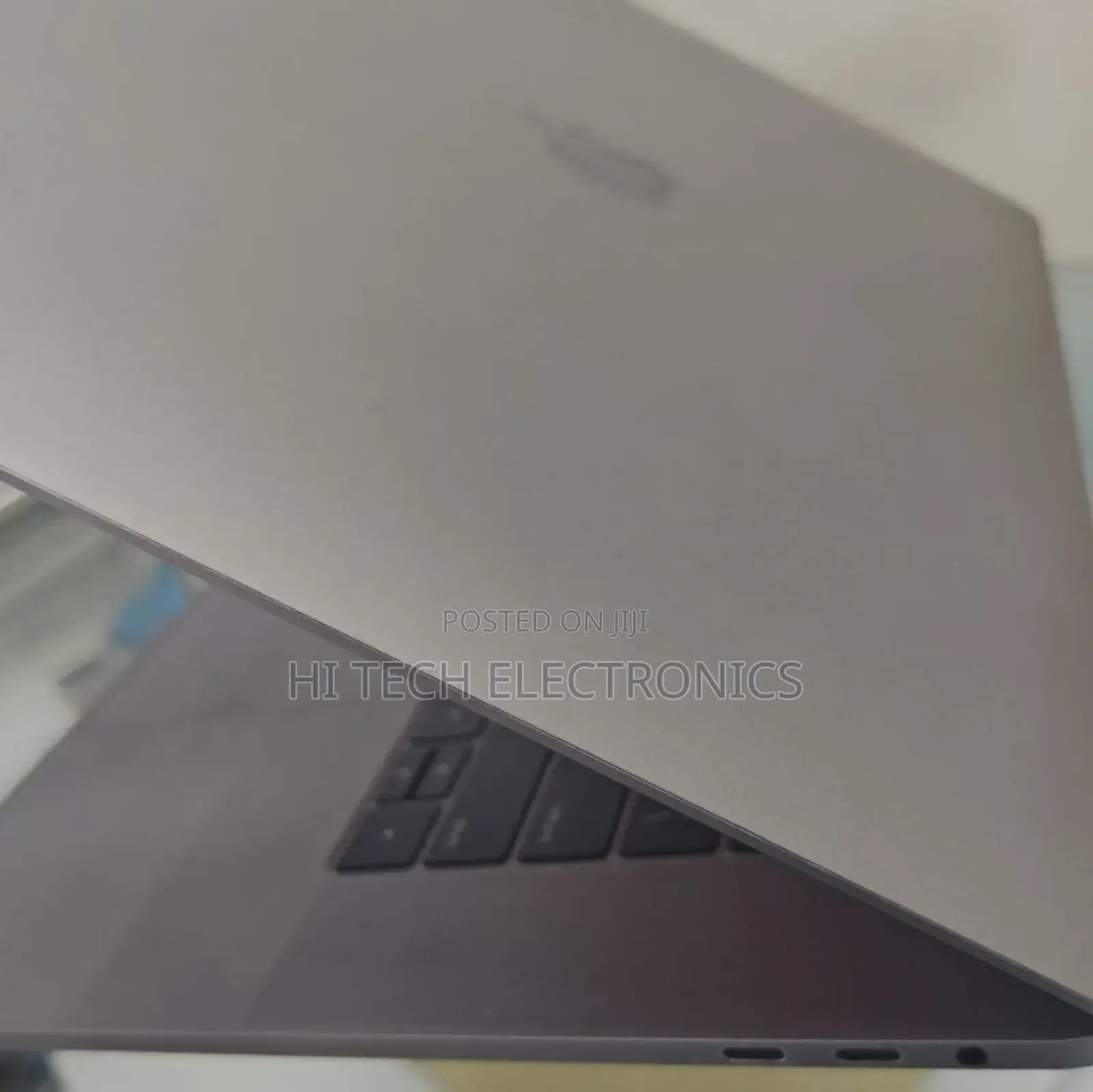 New Laptop Apple MacBook Pro 2019 16GB Intel Core I7 SSD 512GB