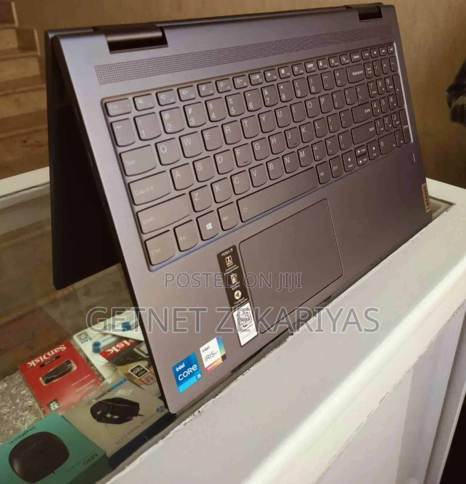 New Laptop Lenovo Yoga 700 8GB Intel Core I5 SSD 256GB