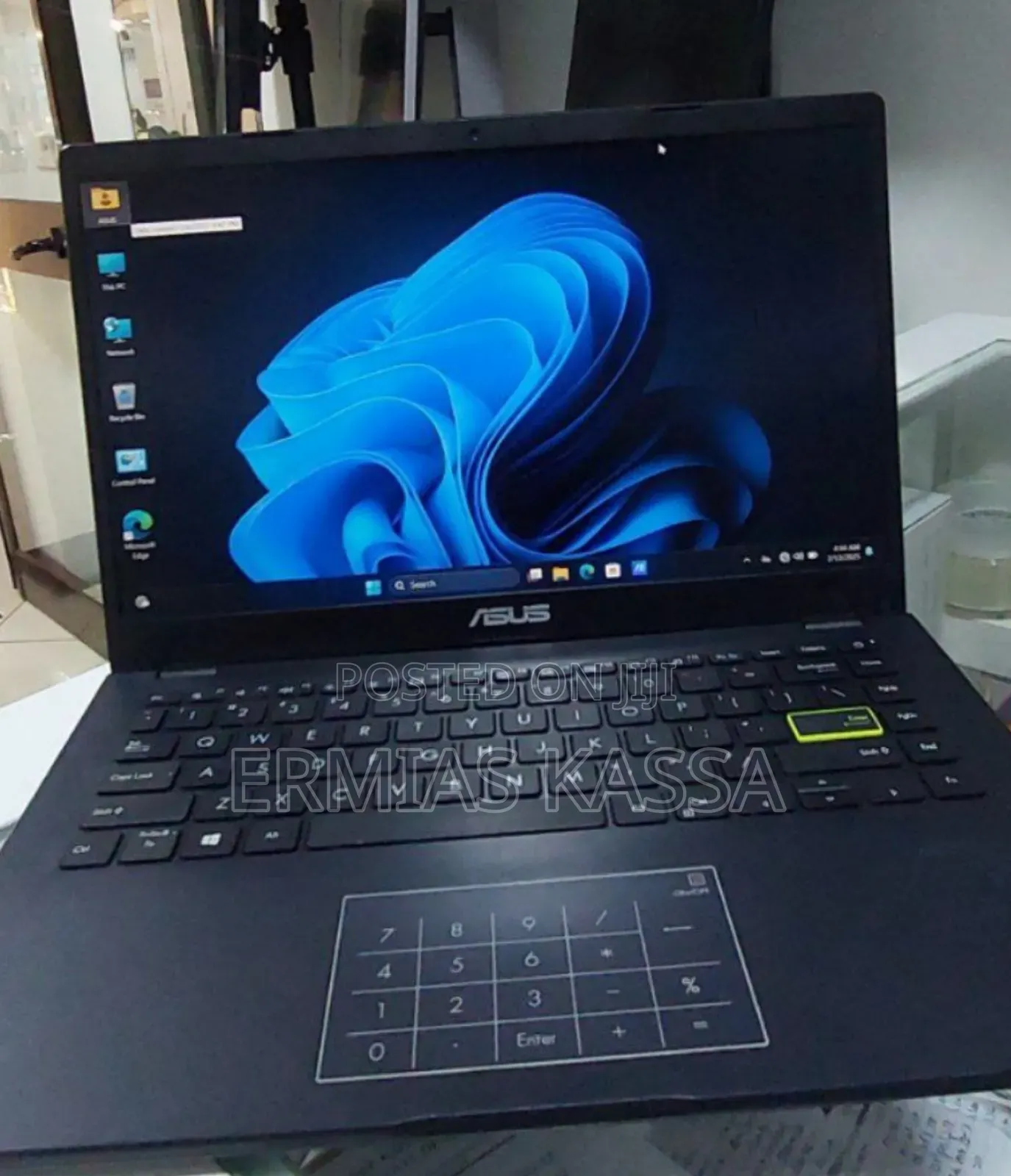 New Laptop Asus VivoBook F450CC 4GB Intel Celeron SSD 128GB