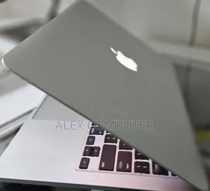 New Laptop Apple MacBook Pro 2015 8GB Intel Core I5 SSD 500GB