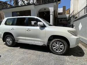 Photo - Toyota Land Cruiser 2014 White