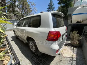 Toyota Land Cruiser 2014 White