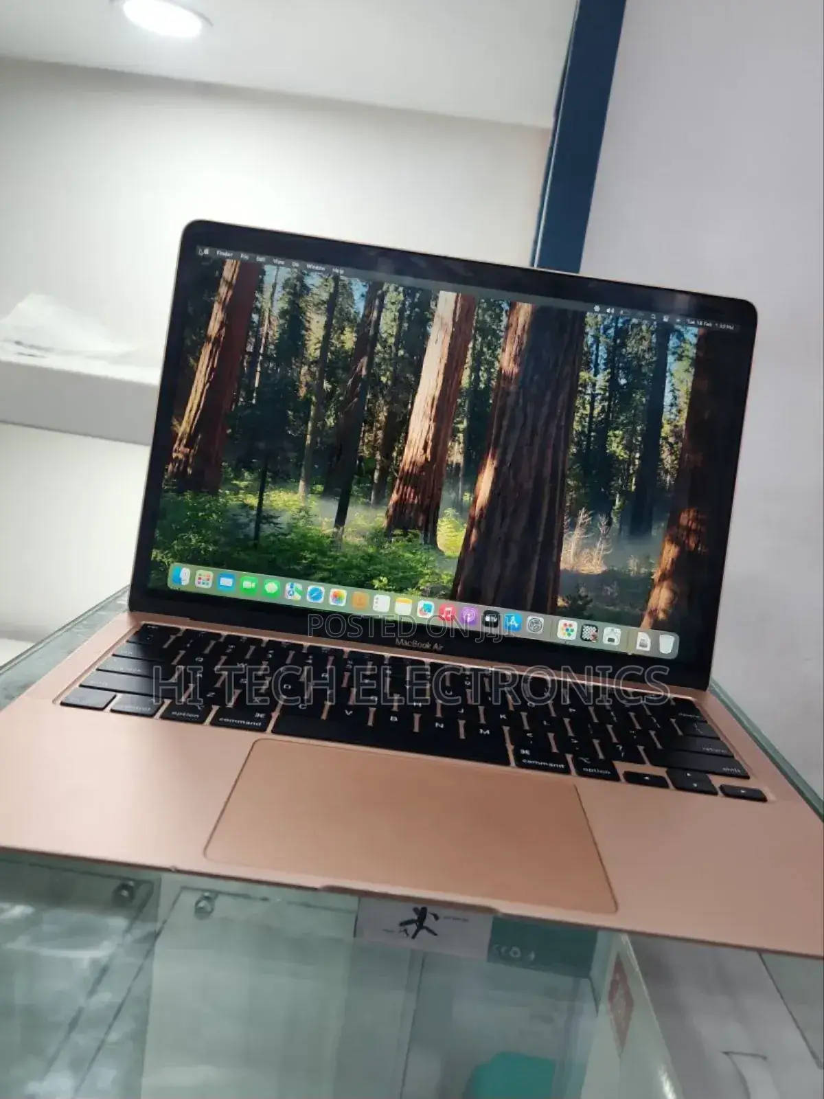 New Laptop Apple MacBook 2020 8GB Intel Core I3 SSD 256GB