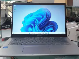 New Laptop Asus VivoBook 15 X505BA 8GB Intel Core I3 SSD 256GB