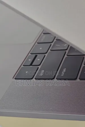 New Laptop Apple MacBook Pro 2017 16GB Intel Core I7 SSD 1T