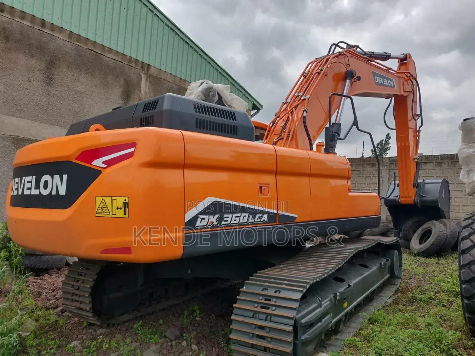 Excavator Develon 2025