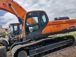Excavator Develon 2025