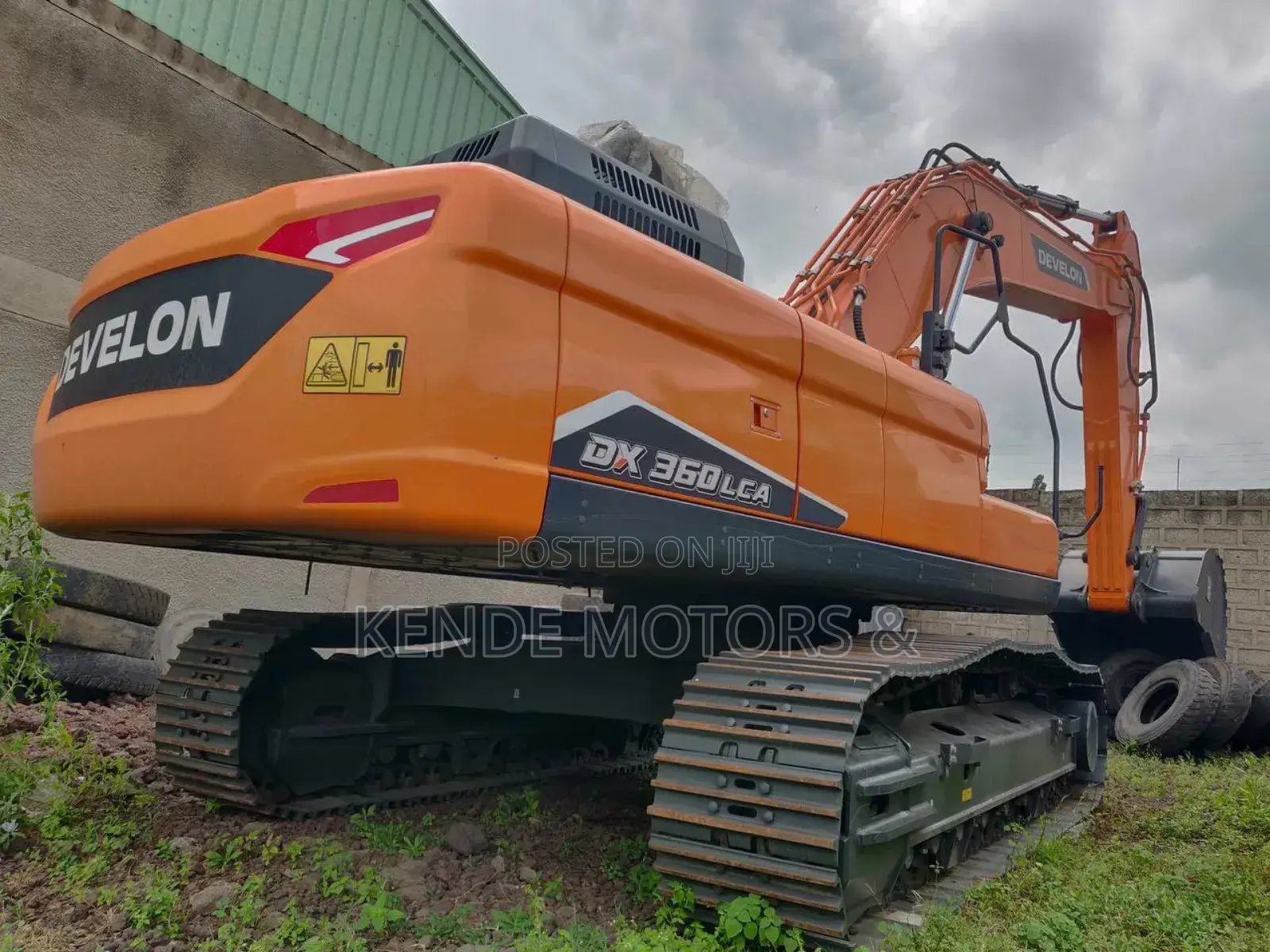 Excavator Develon 2025