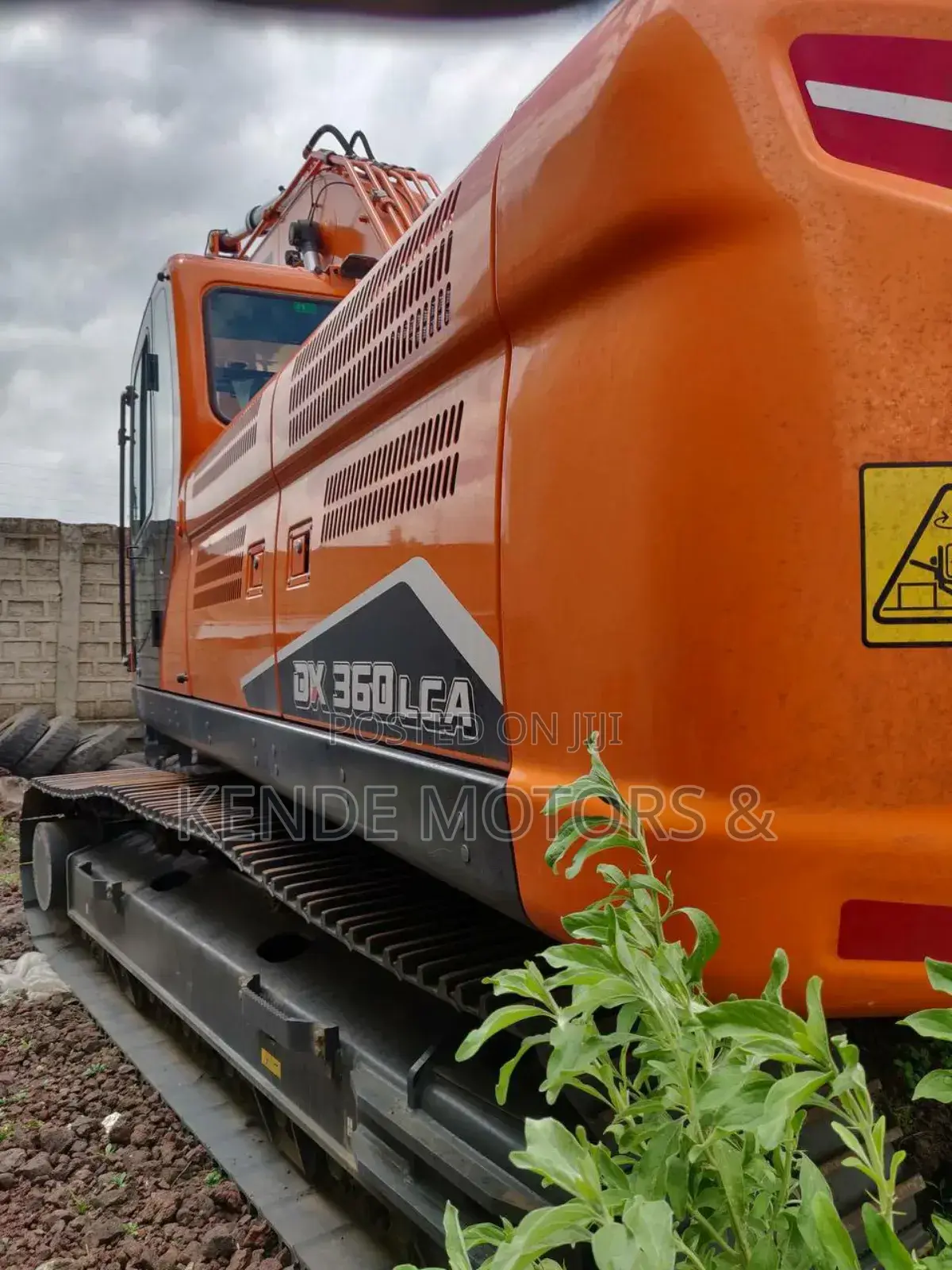 Excavator Develon 2025