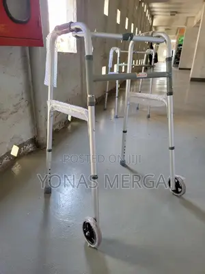 Photo - Walker፵ㄧwalker~₩Walker{}0aluminum, With Handles for Gripping