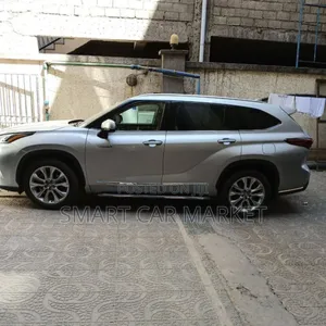 Photo - Toyota Highlander Hybrid 2022 Silver