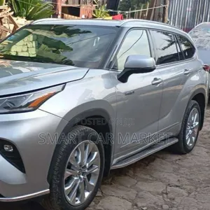 Toyota Highlander Hybrid 2022 Silver