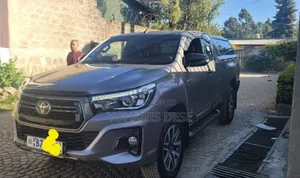 Toyota Hilux 2020 Gray