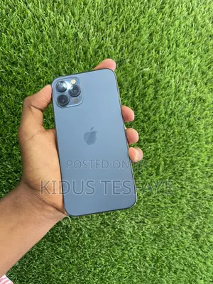 Photo - Apple iPhone 12 Pro 256 GB Blue