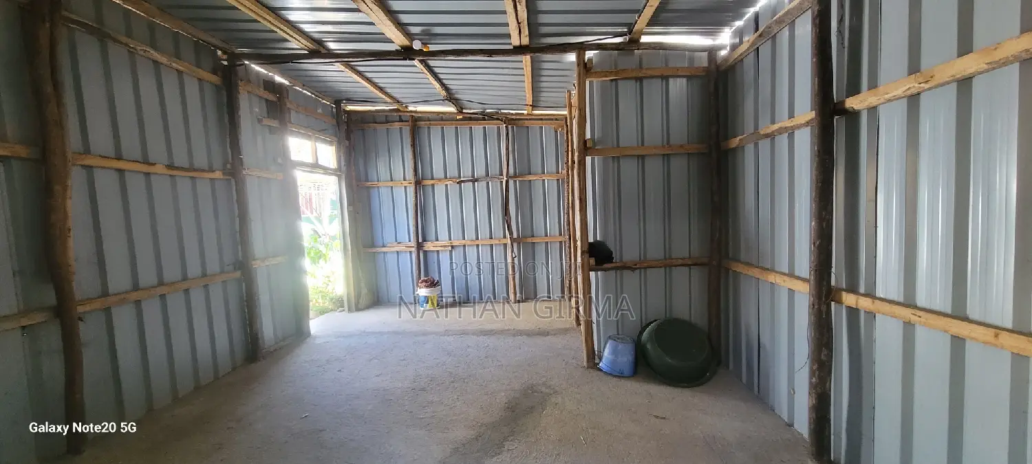 ከራይ ለመጋዘን እና ለወርክ ሾኘ የሚሆን ሙሉ ግቢ ቦታ።