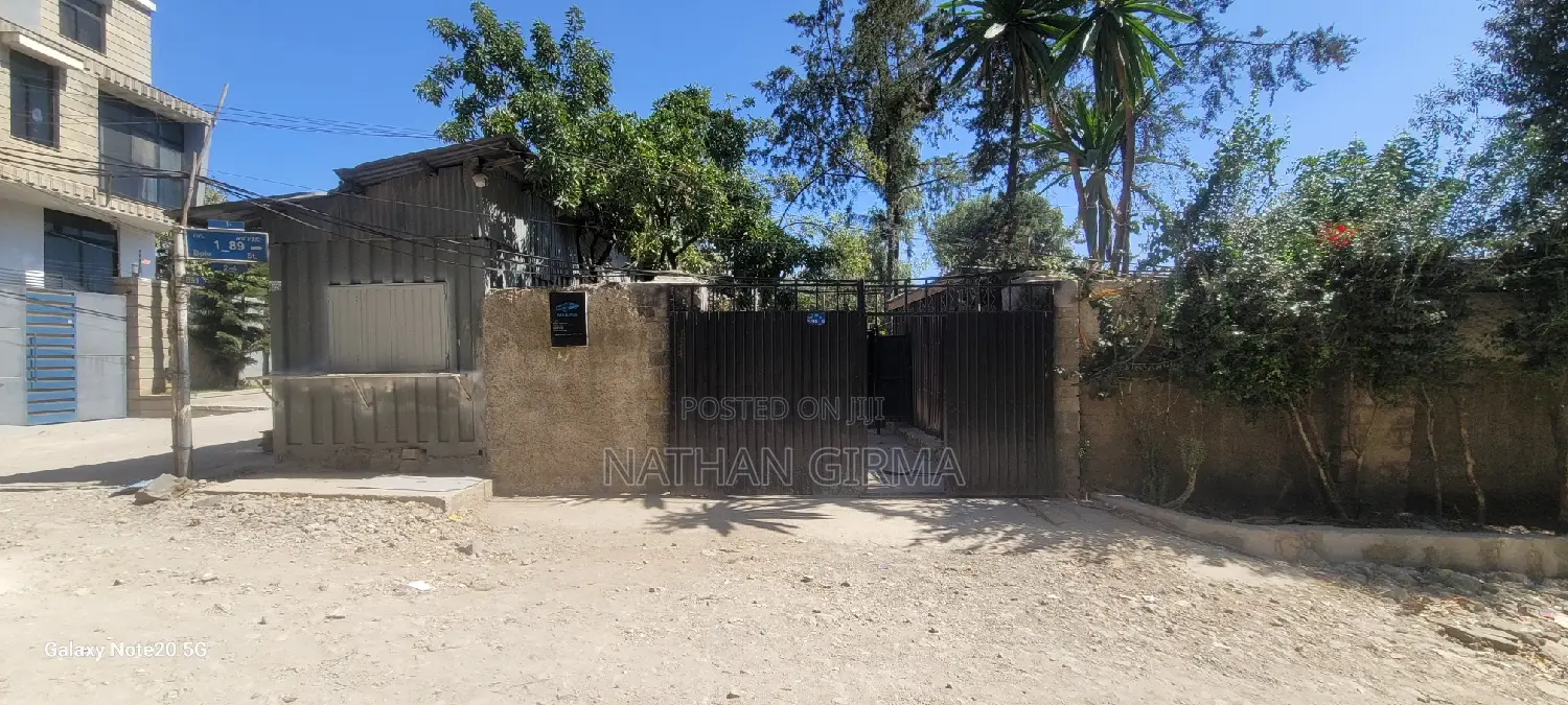 ከራይ ለመጋዘን እና ለወርክ ሾኘ የሚሆን ሙሉ ግቢ ቦታ።