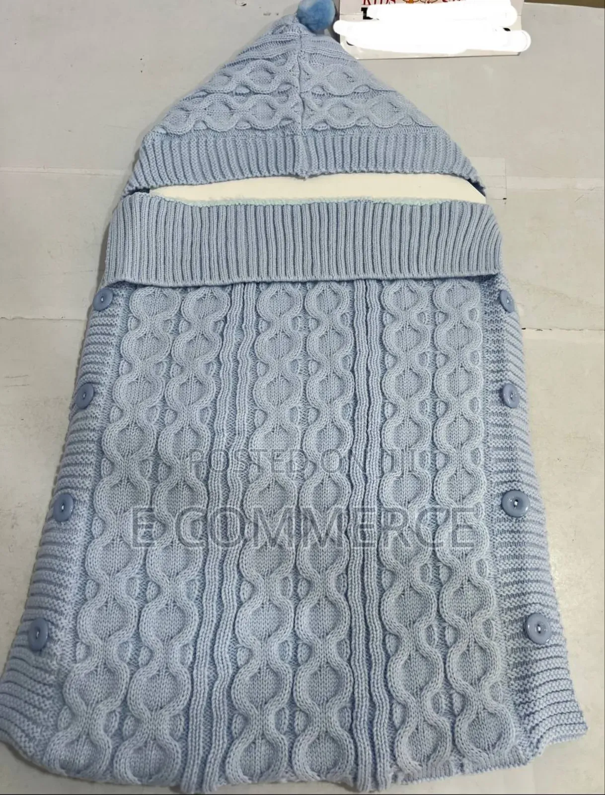 ከላይ ሹራብ ውስጡ ፈር ማቀፍያ