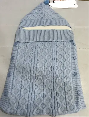 ከላይ ሹራብ ውስጡ ፈር ማቀፍያ