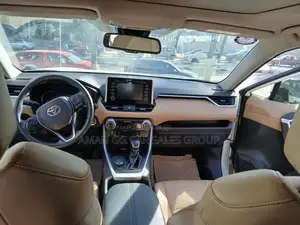 Toyota RAV4 2022 White