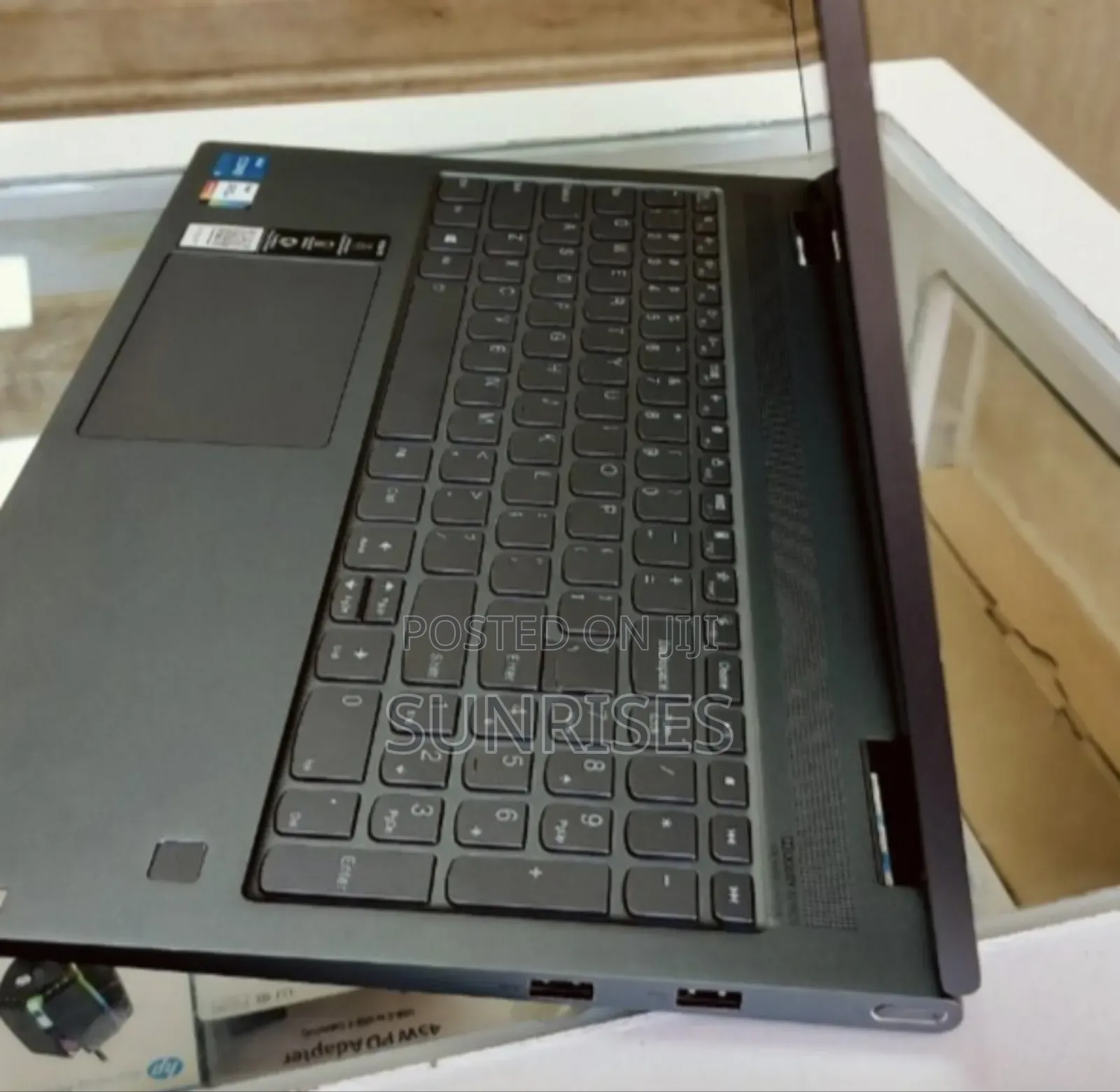 New Laptop Lenovo Yoga 7i 8GB Intel Core I5 SSD 256GB