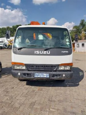 Isuzu Elf Truck 1998 Off White