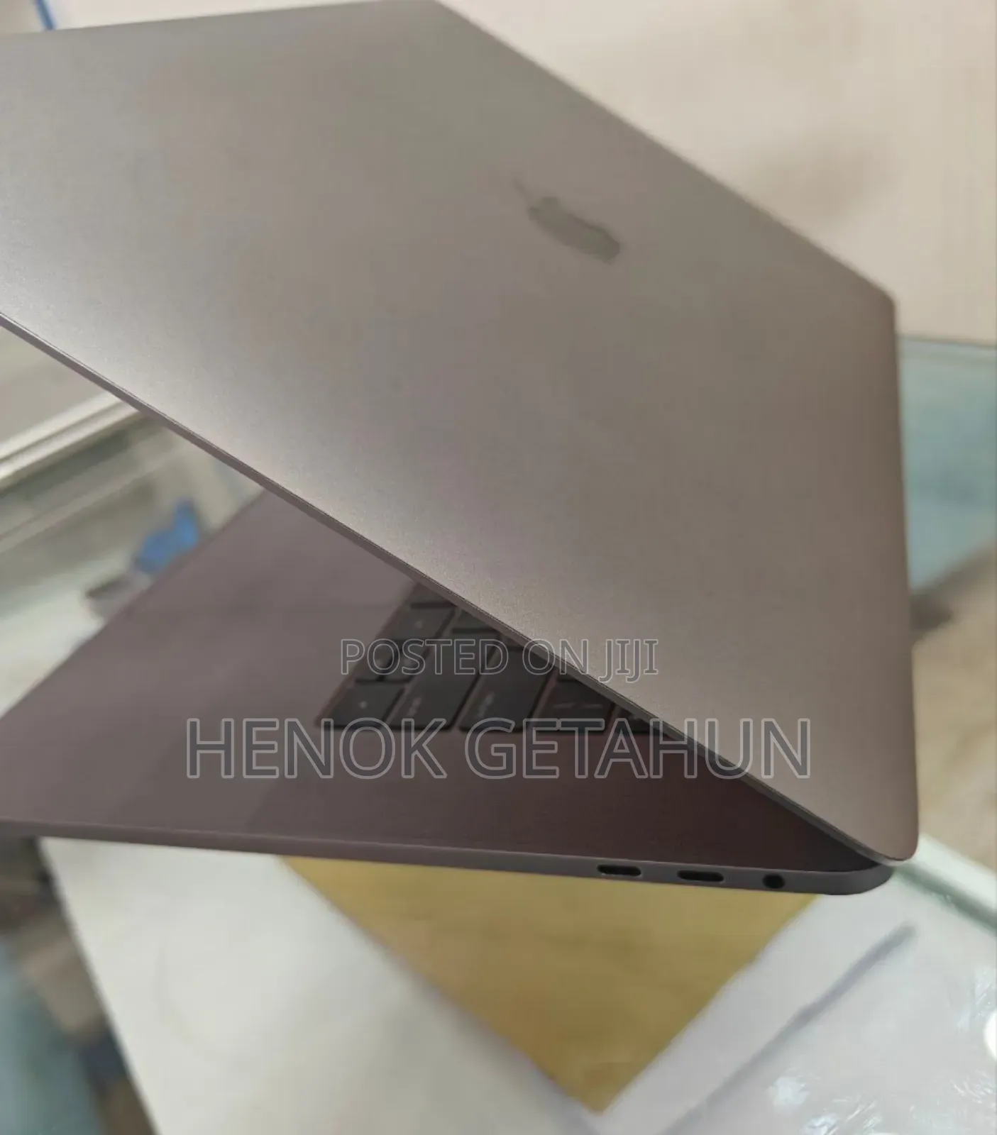 New Laptop Apple MacBook Pro 2019 16GB Intel Core I7 SSD 512GB