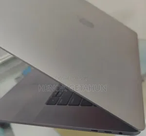 Photo - New Laptop Apple MacBook Pro 2017 16GB Intel Core I7 SSD 1T