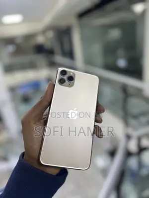 Photo - Apple iPhone 11 Pro Max 64 GB Gold