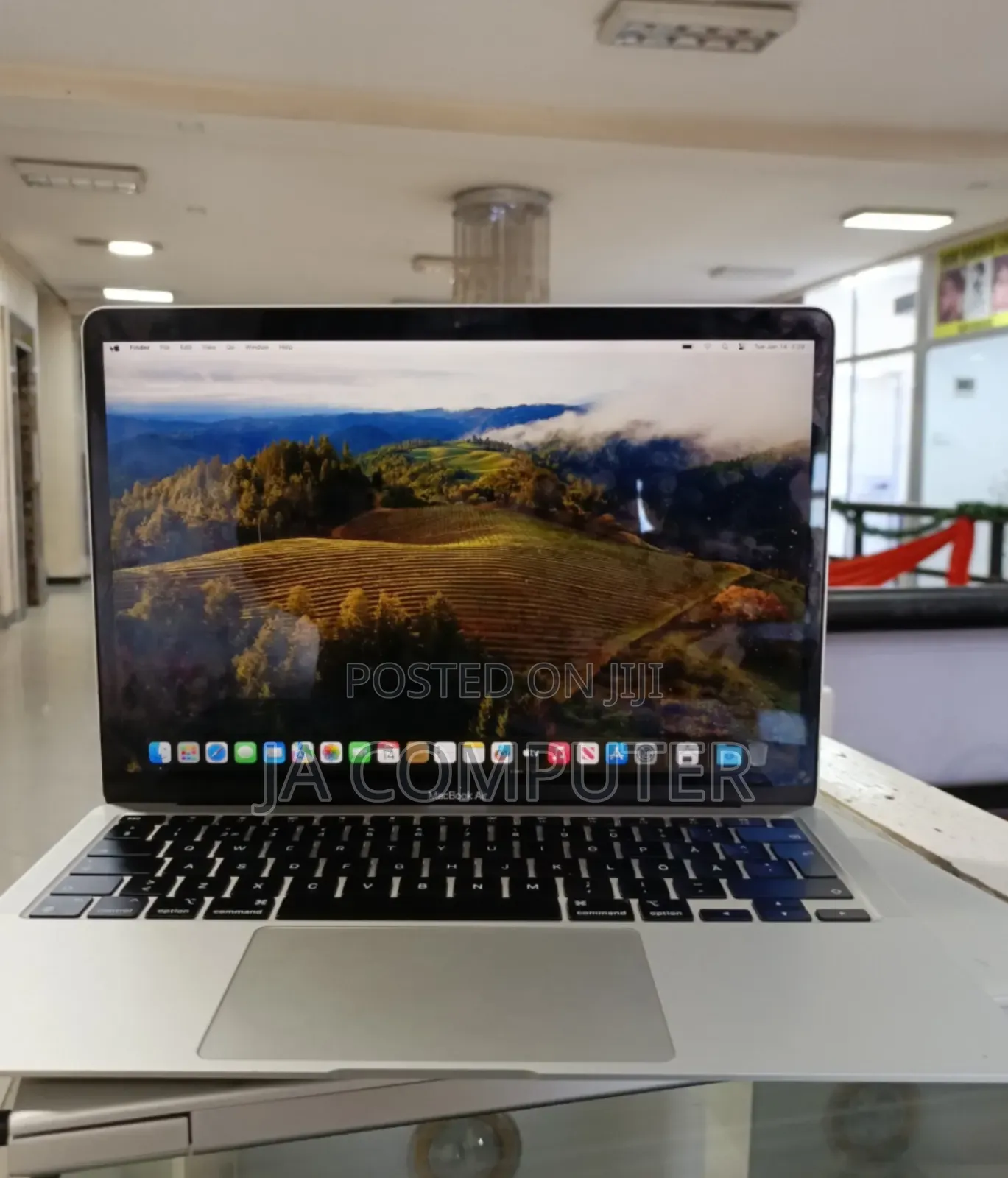 New Laptop Apple MacBook Air 2020 M1 8GB Apple M1 SSD 256GB