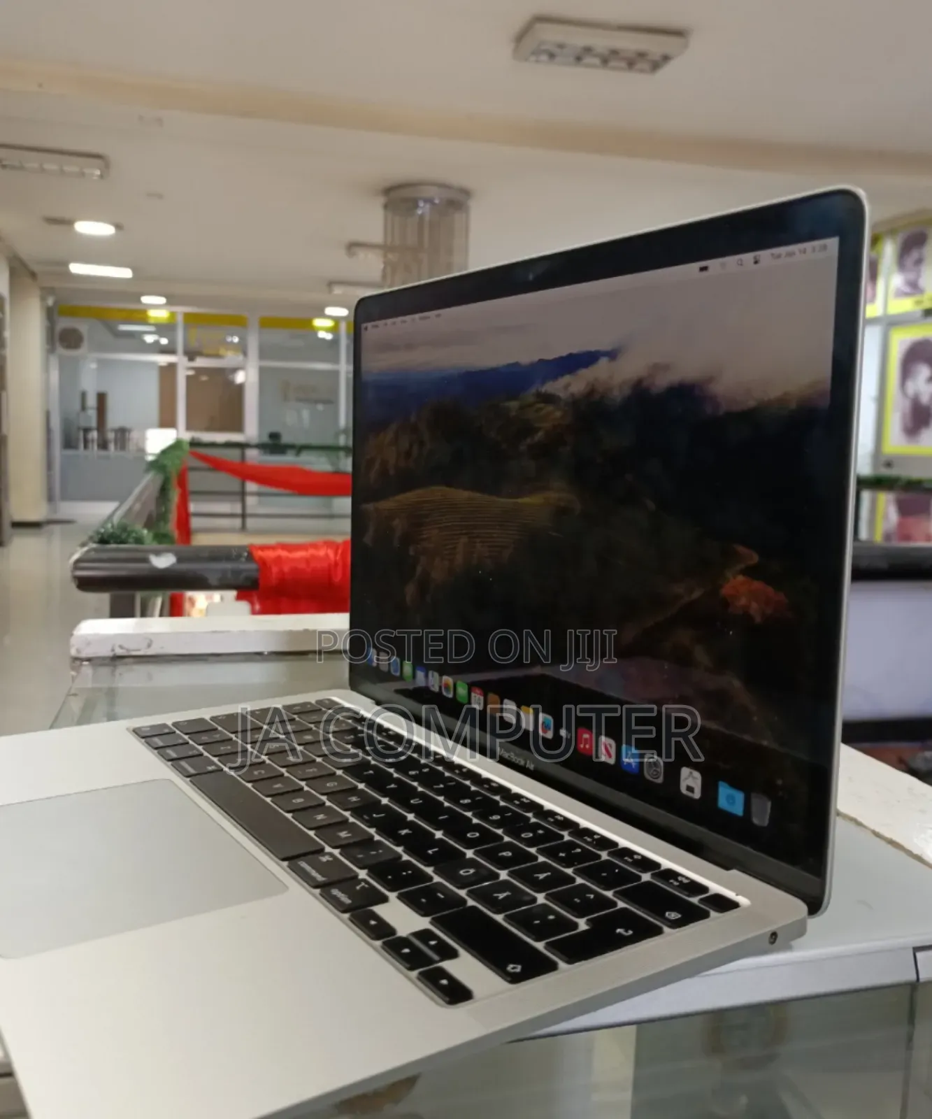 New Laptop Apple MacBook Air 2020 M1 8GB Apple M1 SSD 256GB