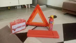 Photo - የመኪና እሳት ማጥፊያ ፣ አንፀባራቂ 3 ማዕዘን እን የመጀመሪያ እርዳታ ሳጥን