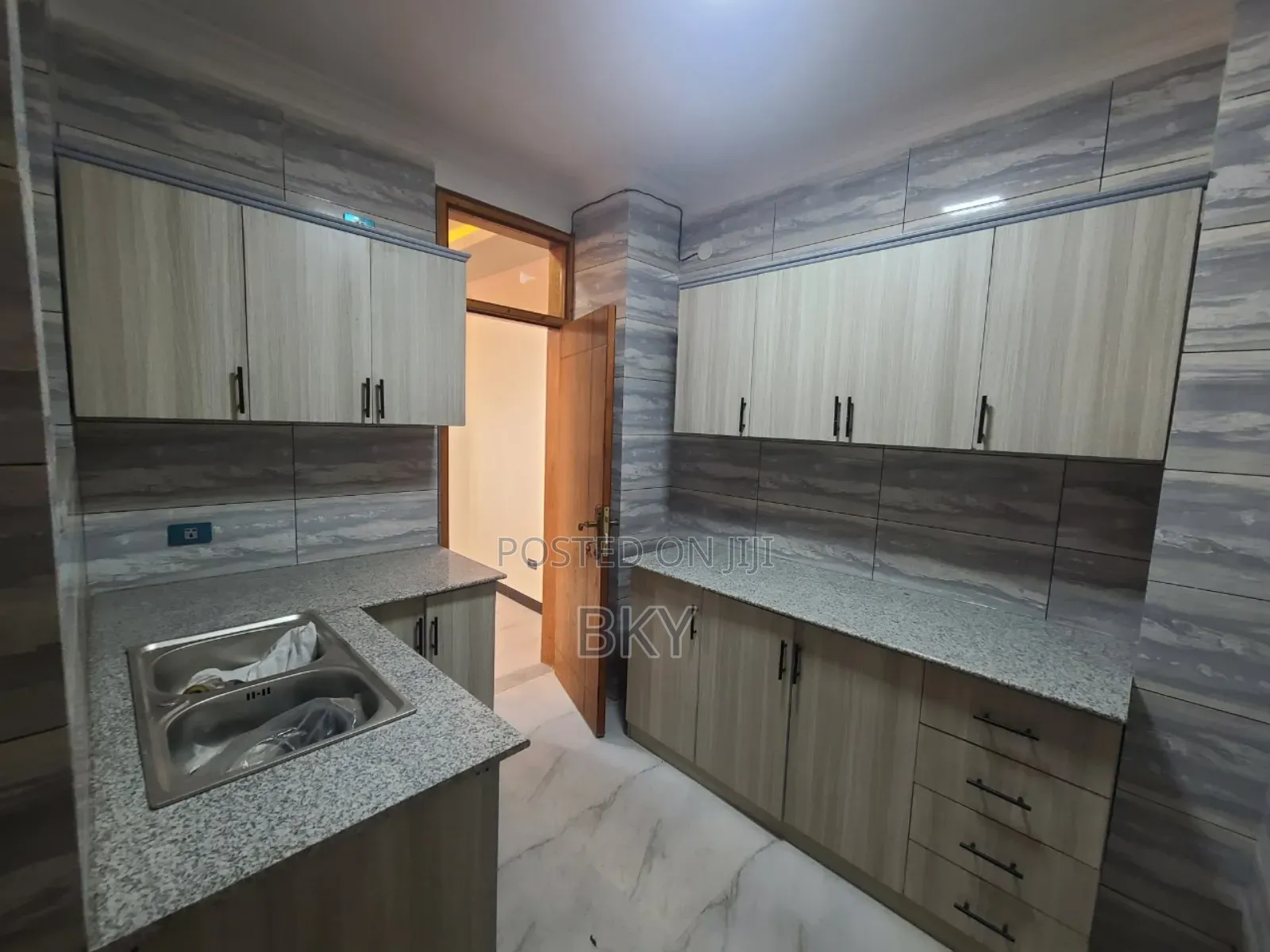 6bdrm House in Bole for sale