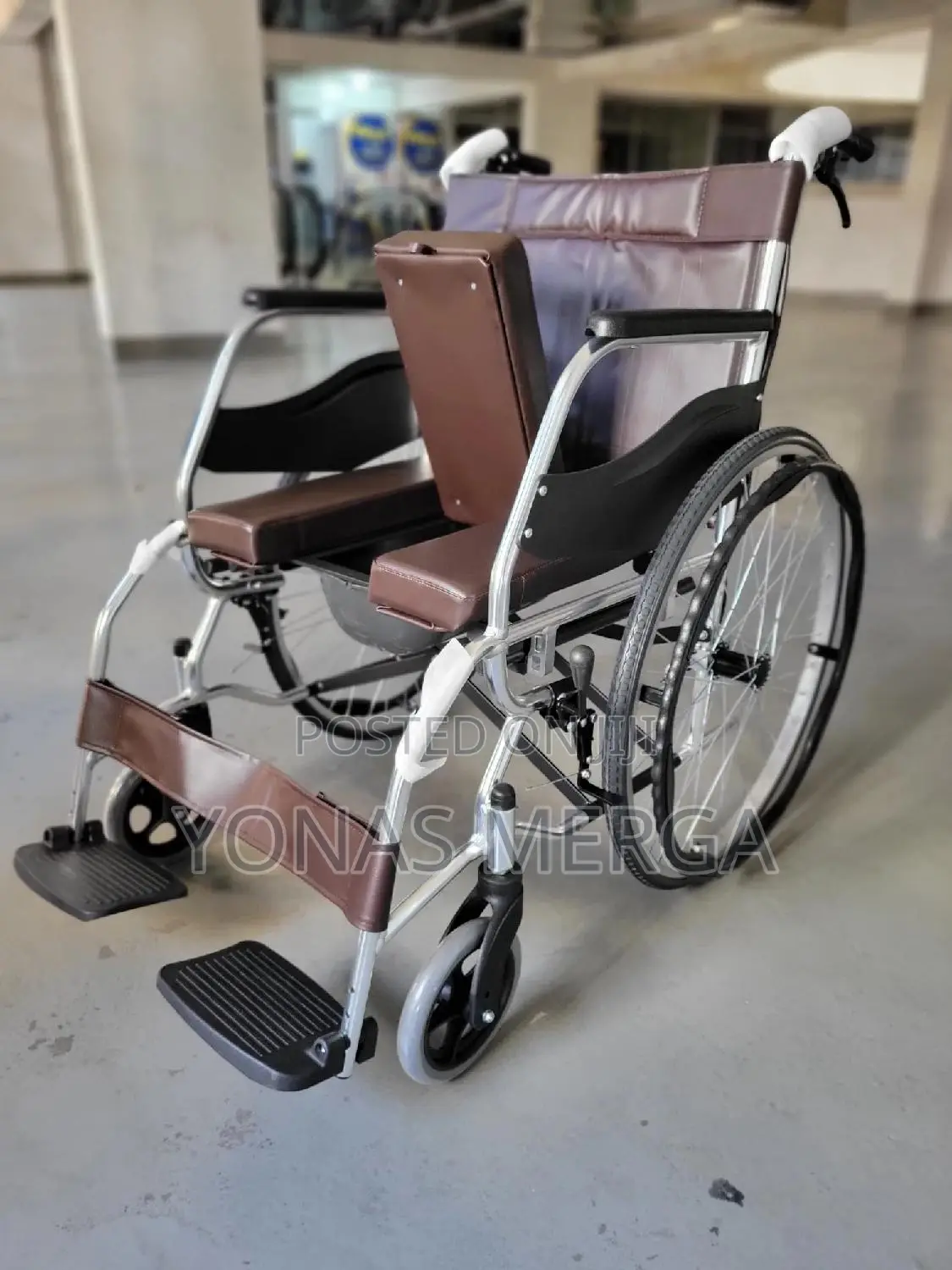 Popo Wheelchair Has Wheels,Seat Often Armrests and Footrests