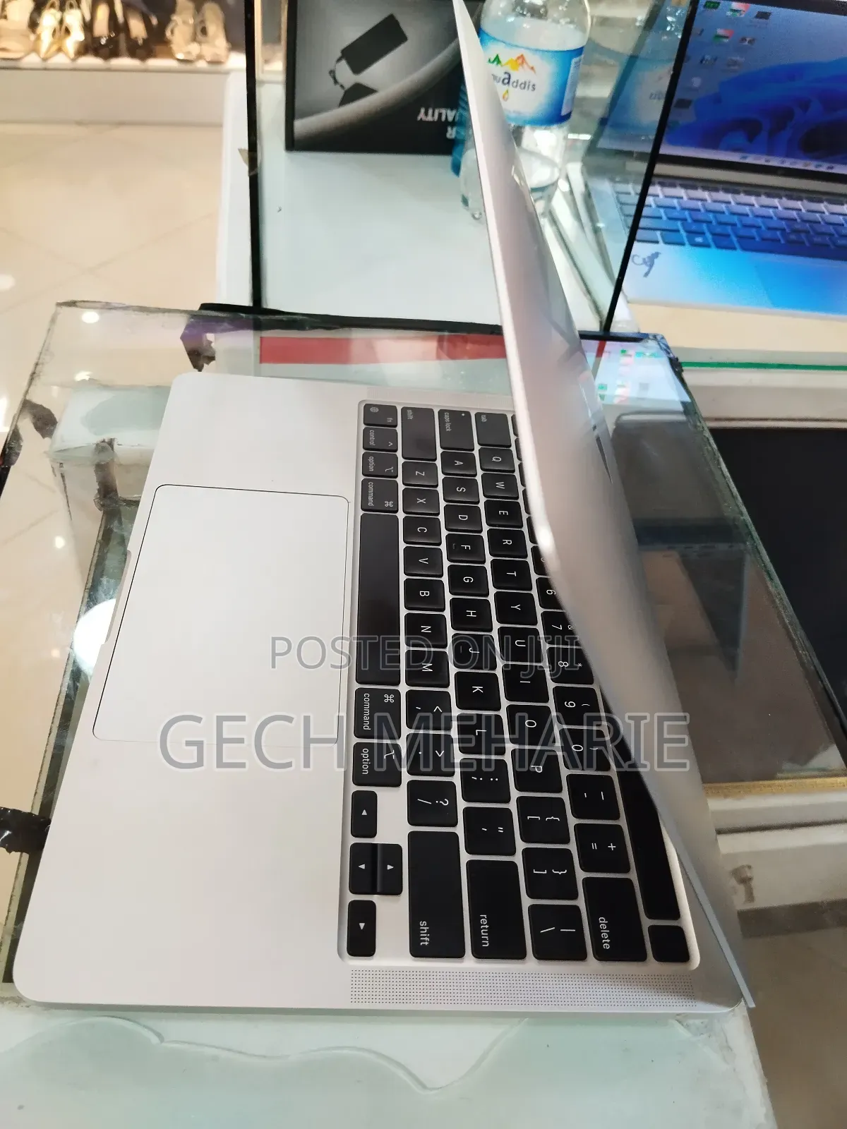 New Laptop Apple MacBook Pro 2020 M1 8GB Apple M1 Pro SSD 512GB